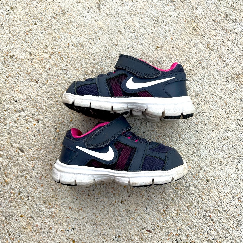 Nike running shoes baby size 6 black and pink sneakers